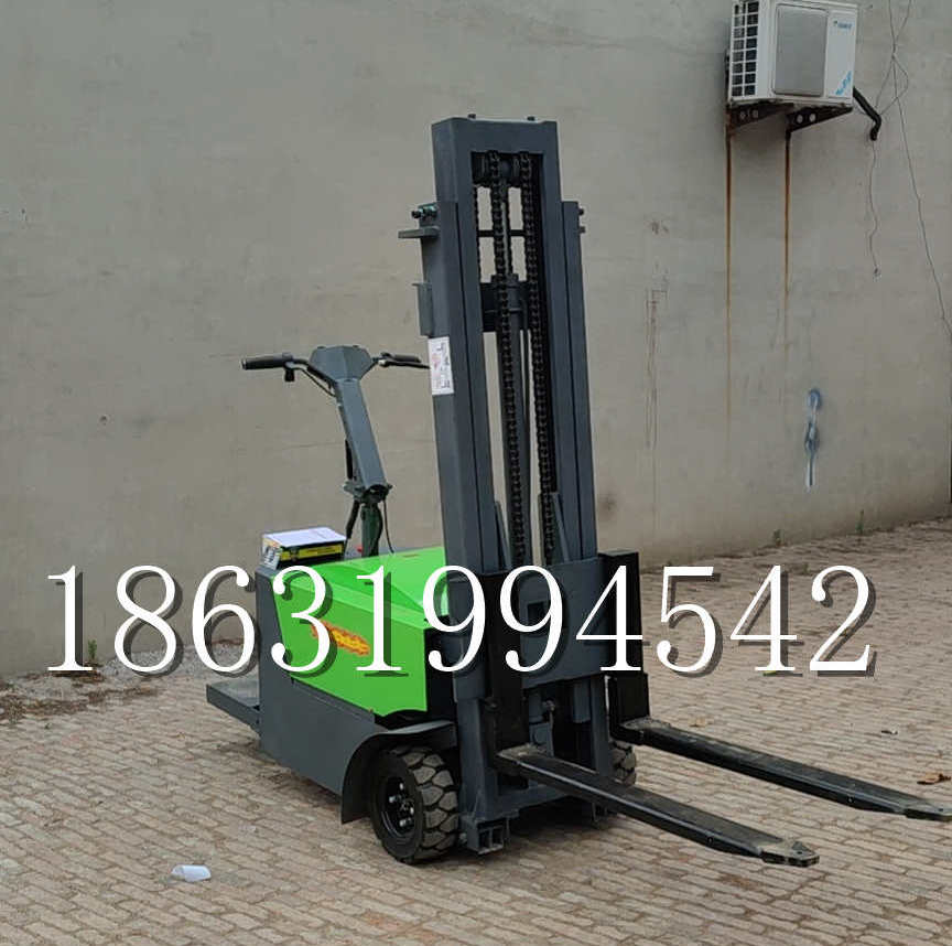 申扎县优程全电动叉车插腿式堆高车液压装卸车1.5吨升高小型站驾式铲车